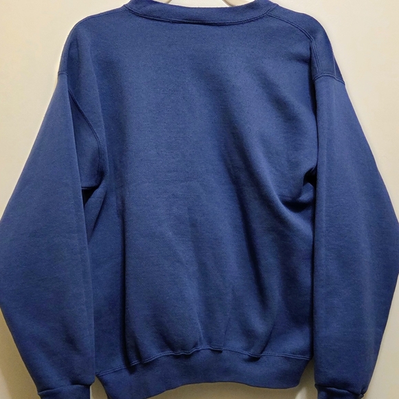 Vintage hand embroidered/cross-stitched beach bear sweatshirt size L - Picture 3 of 4